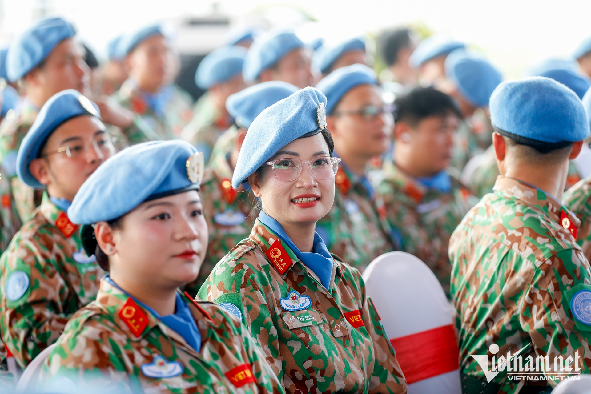 W-nữ chiến sĩ gìn giữ hòa bình.jpg