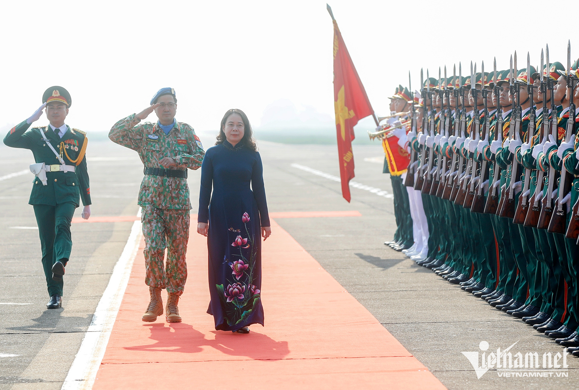 W-Phó Chủ tịch nước Võ Thị Ánh Xuân dự lễ xuất quân.jpg