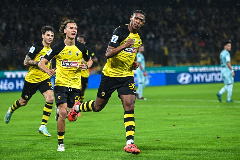 www_thesun_co_uk anthony martial aek fc celebrates 966875342.jpg