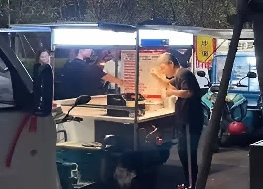 ban banh via he kiem tien ty anh.jpeg