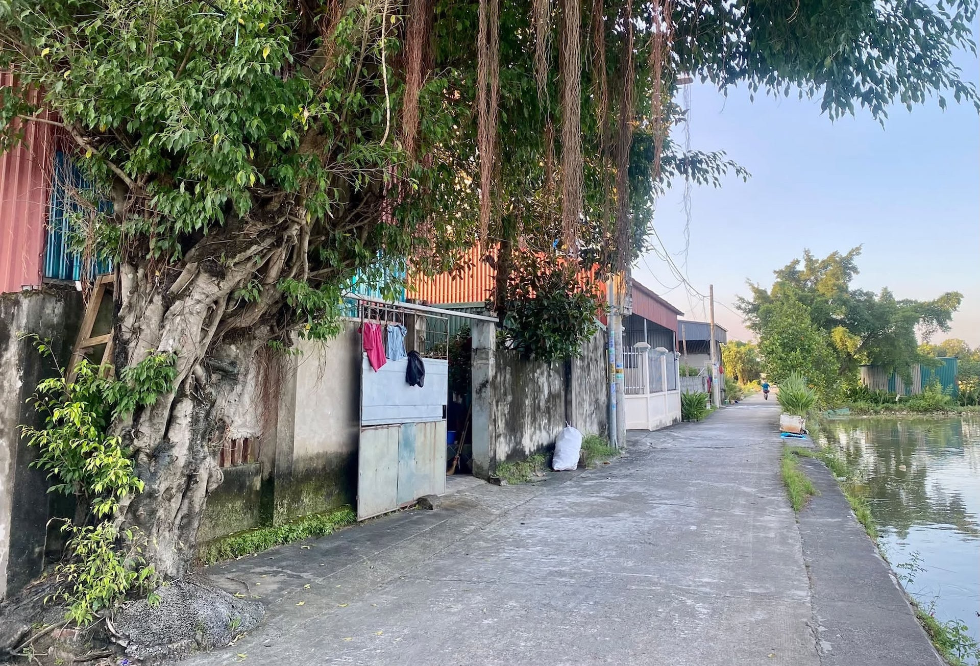 Đất vườn cha ông để lại, xây nhà từ 2018: Có phải phá nhà khi làm sổ đỏ?