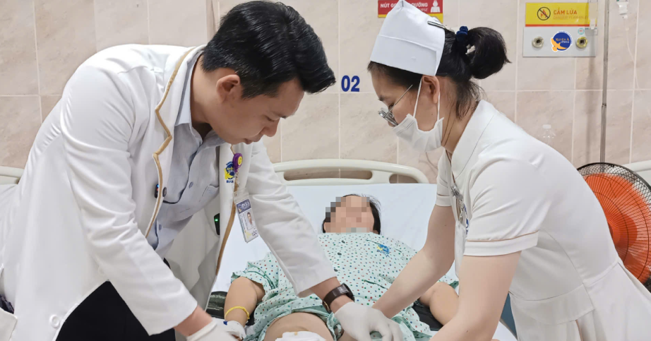 Bà 49 tuổi tỉnh An Giang được thay khớp gối đồng thời hai bên tại Bệnh viện Xuyên Á