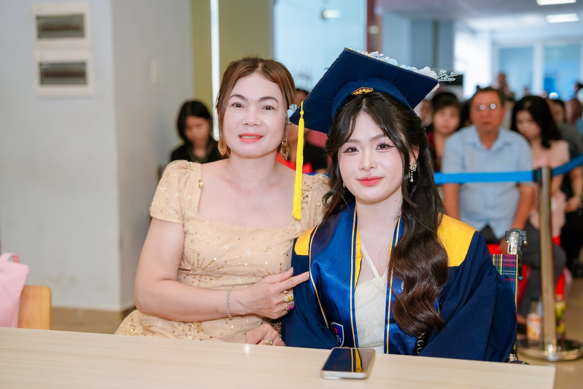 Duyên cùng mẹ