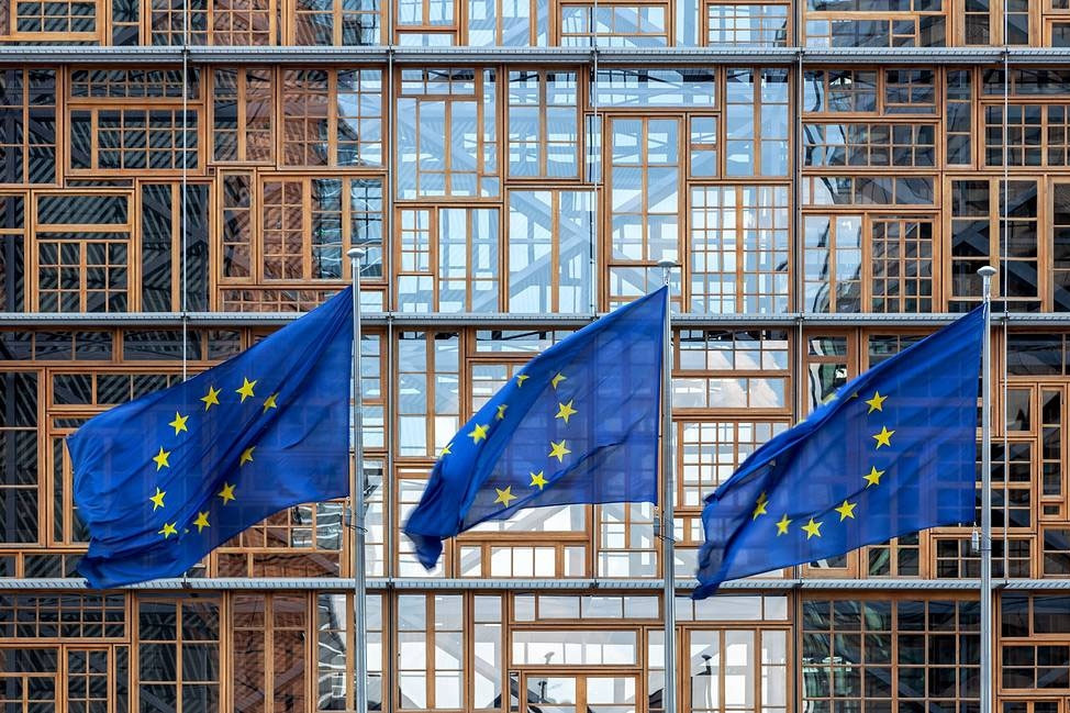EU gia hạn trừng phạt Nga, loại 2 tỷ phú khỏi 'danh sách đen'