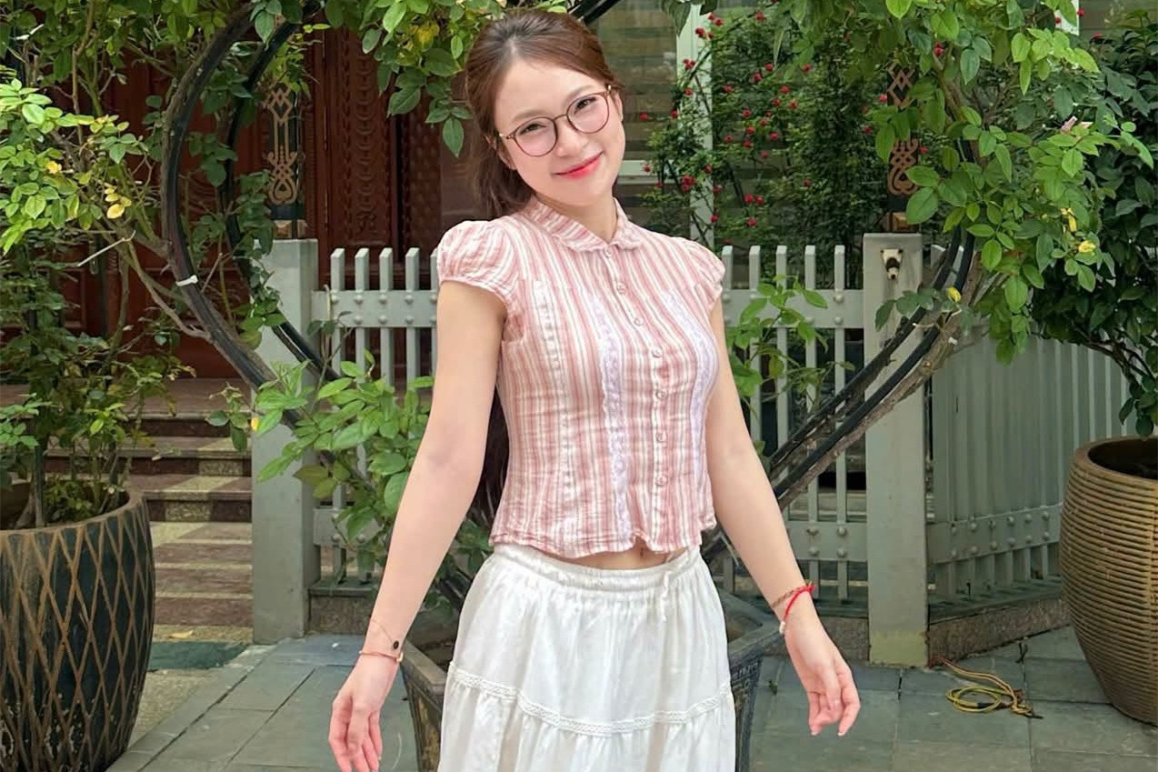 MC Khánh Vy VTV xinh xắn, hoa hậu H'Hen Niê kiệt sức sau hơn 24 tiếng làm việc