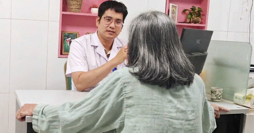 Người phụ nữ cấp cứu lúc nửa đêm sau 2 năm lệ thuộc vào viên thuốc màu xanh