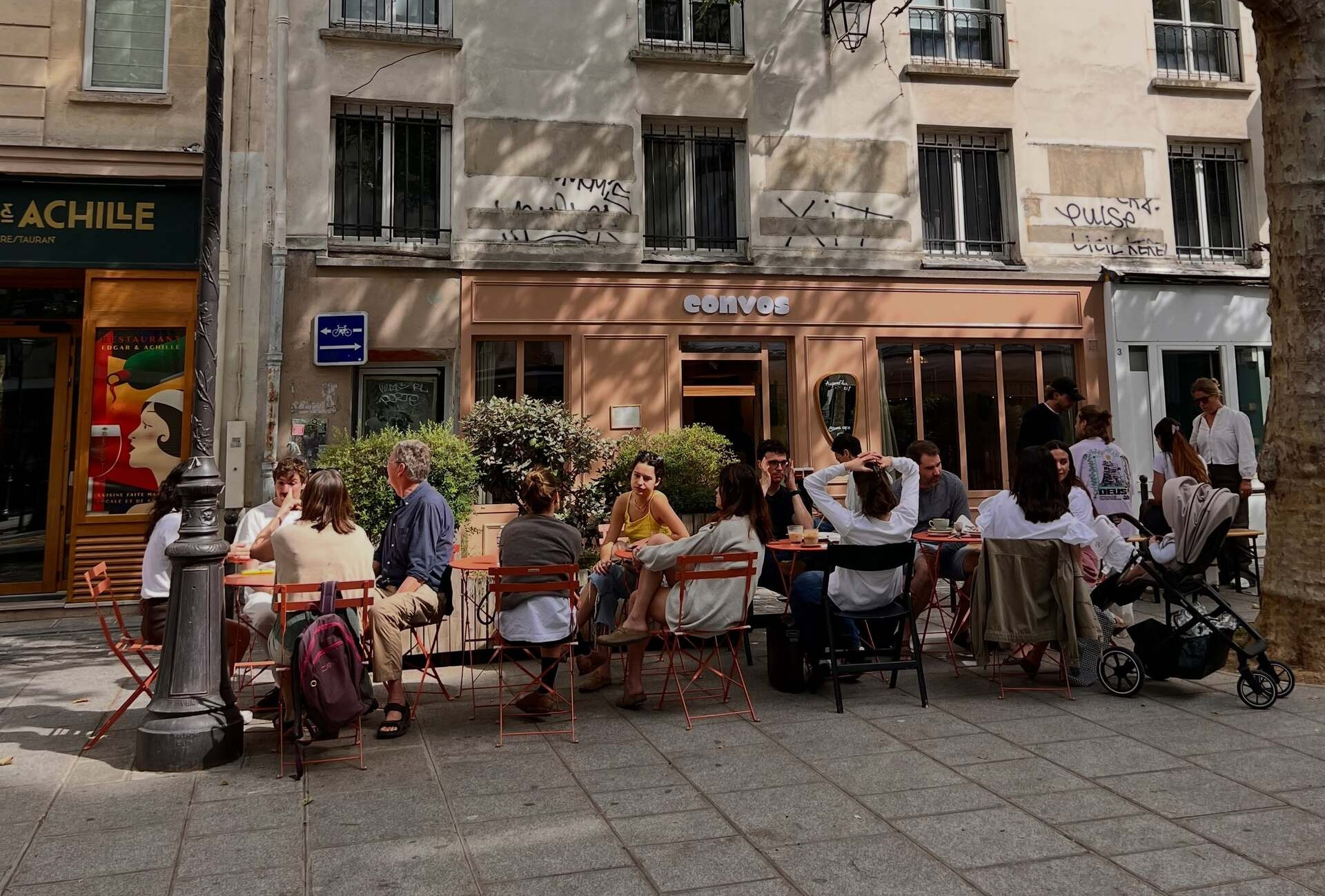 Quán cà phê Việt Nam ở Paris bất ngờ hút khách sau sự cố mất điện