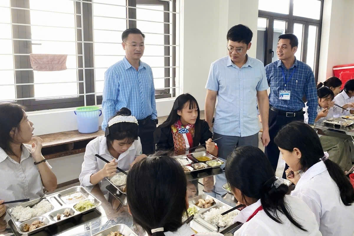Quảng Ninh chi hơn 188 tỷ đồng hỗ trợ bữa trưa cho học sinh vùng khó