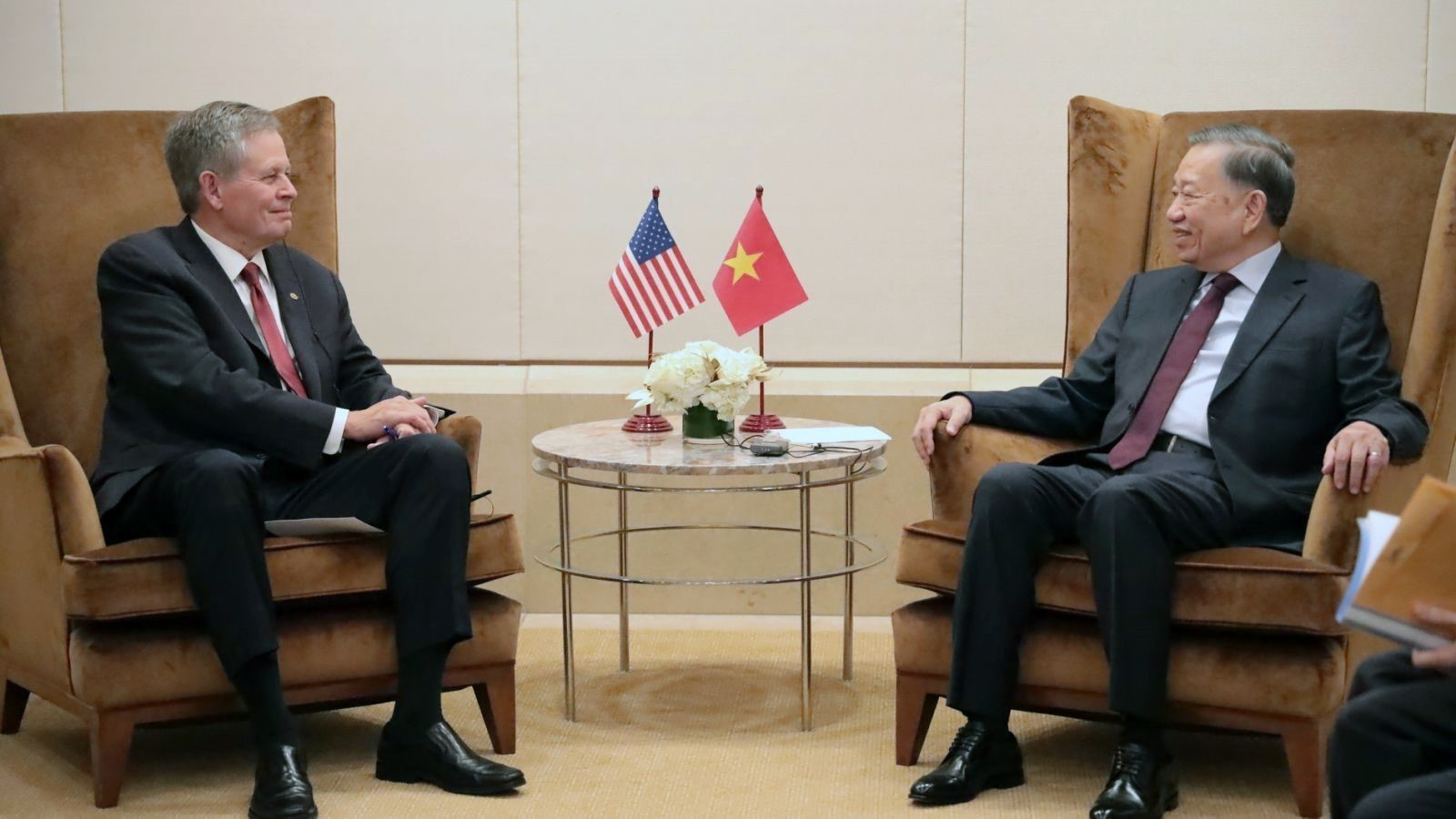 Tổng Bí thư, Chủ tịch nước Tô Lâm tiếp Tiếp Thượng nghị sĩ Hoa Kỳ Steve Daines. Ảnh: Thanh Tuấn – PV TTXVN tại Mỹ
