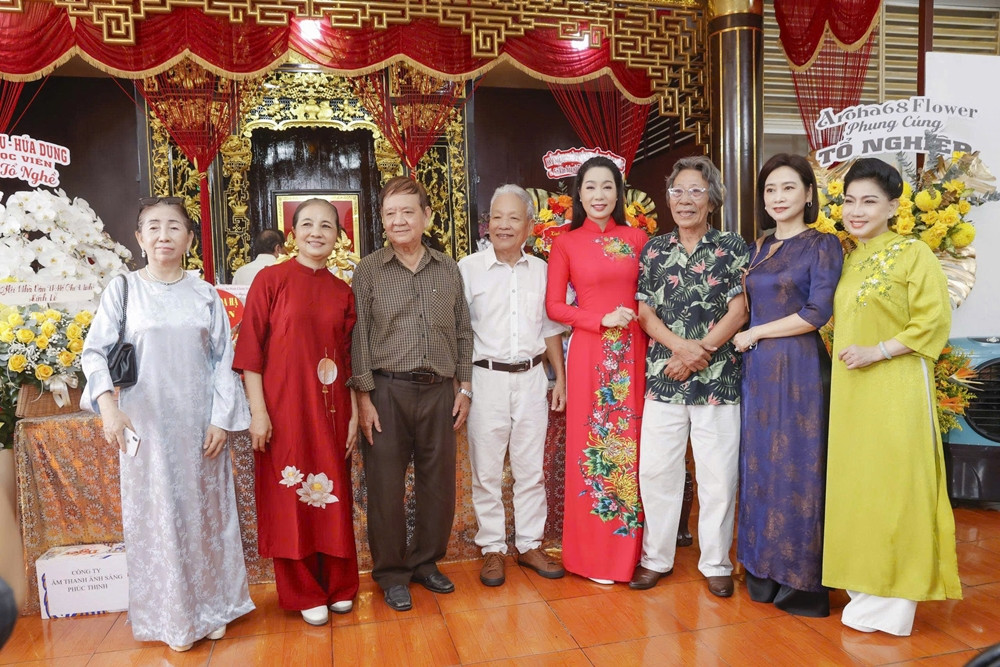 https://static-images.vnncdn.net/vps_images_publish/000001/000003/2026/9/23/trinh-kim-chi-001-3901.jpg