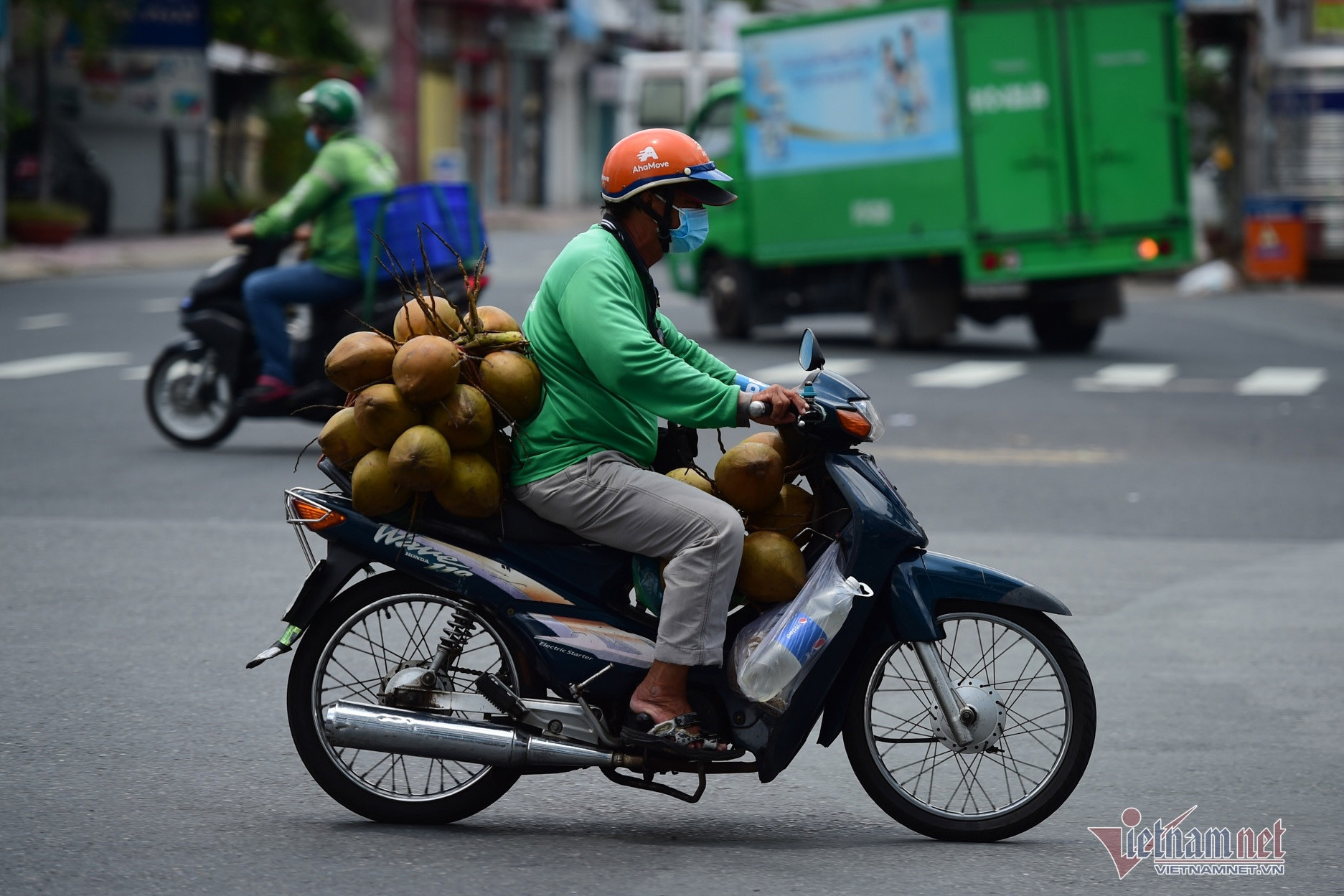 Vấn đề an sinh cơ bản từ câu chuyện ở một hãng gọi xe công nghệ