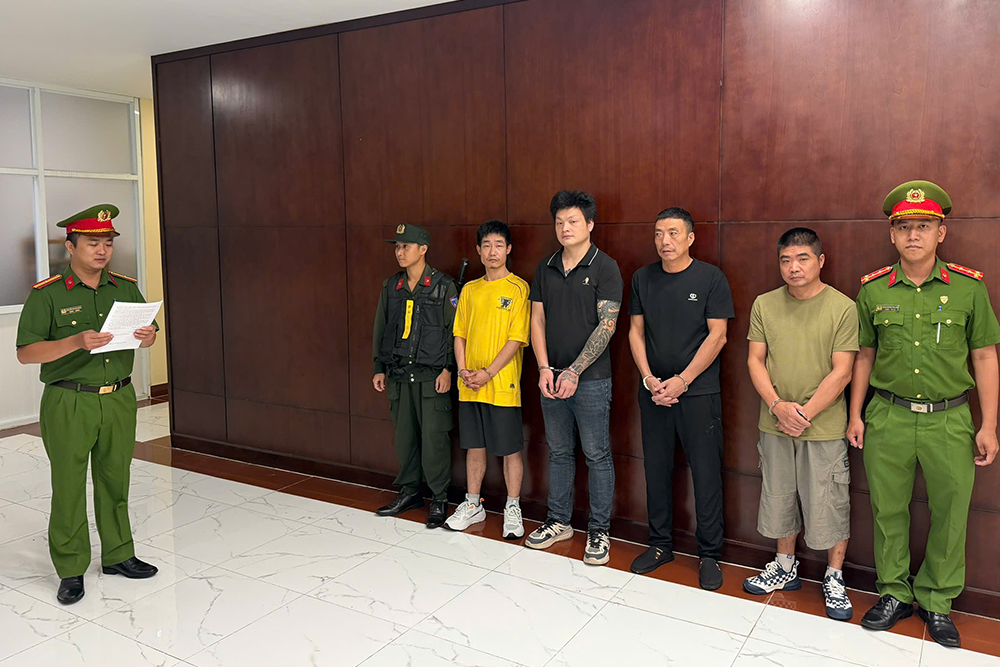 4 người Trung Quốc vận chuyển hàng cấm qua đường sân bay Tân Sơn Nhất