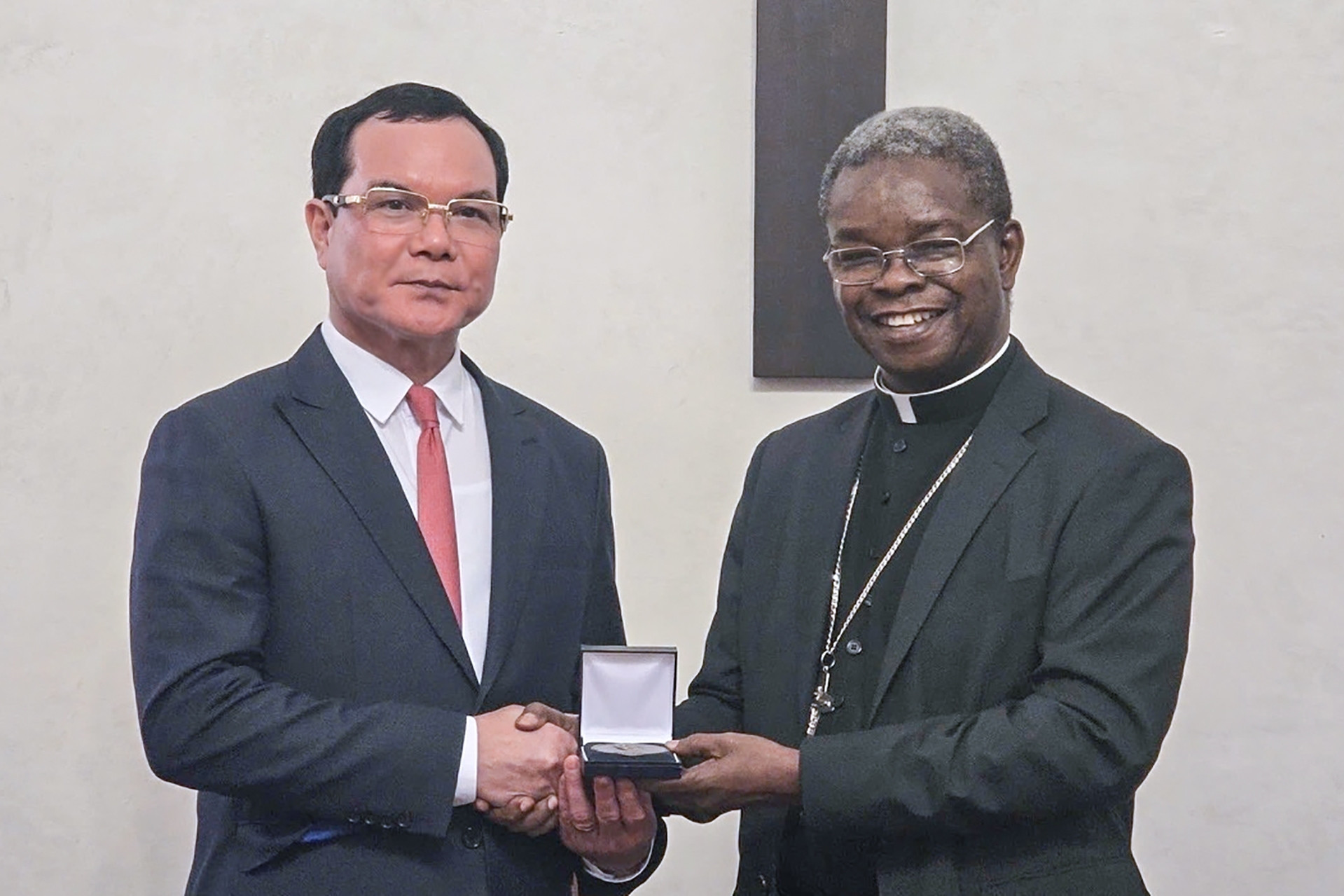 Bộ trưởng Dân tộc và Tôn giáo thăm, làm việc tại Bộ Truyền giáo của Tòa thánh Vatican