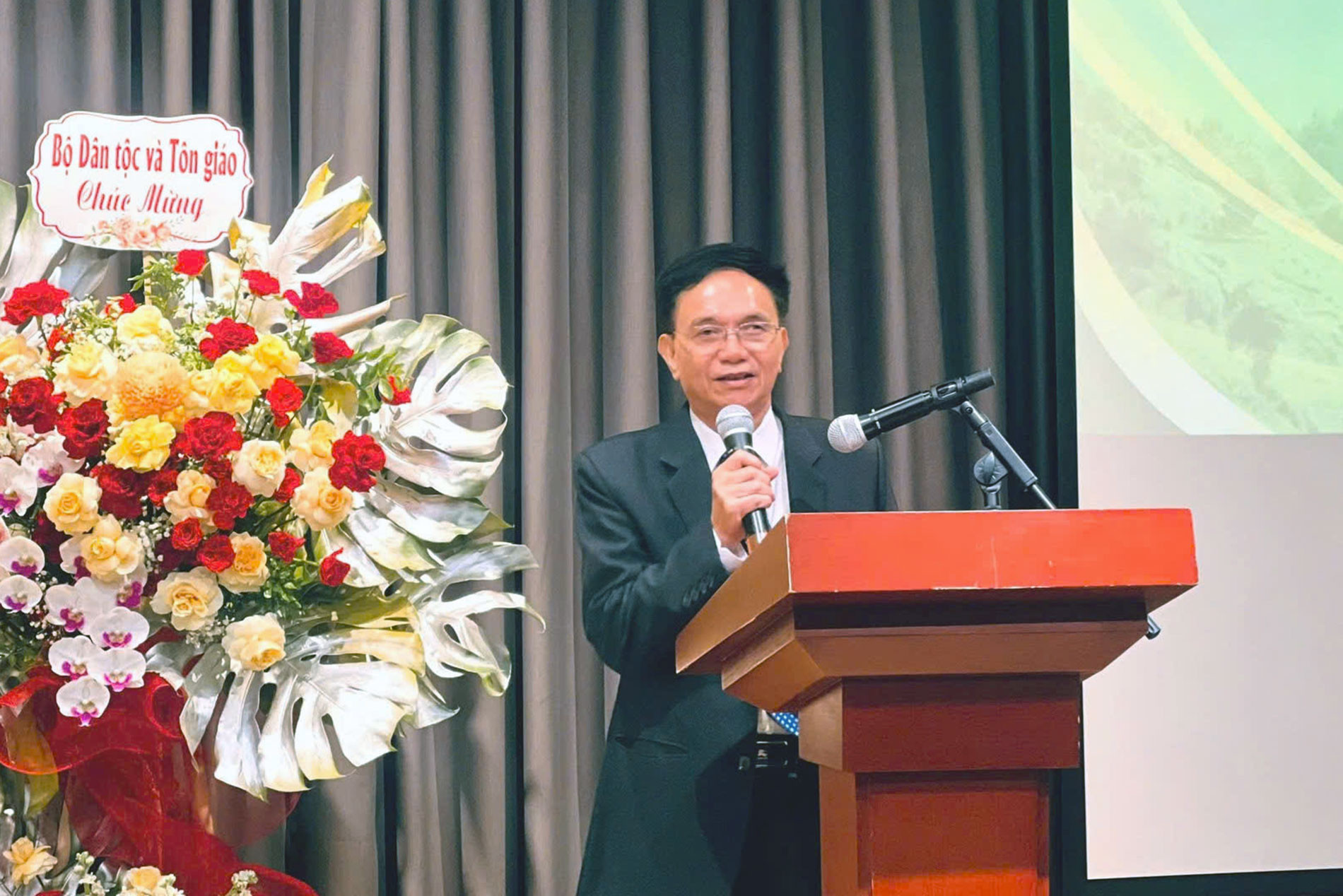 hoi kinh te.jpg