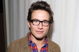 jonathan taylor thomas dark tourist premiere 090624 1 862a990f04224d1dbdebb103f5c9d22e.jpg