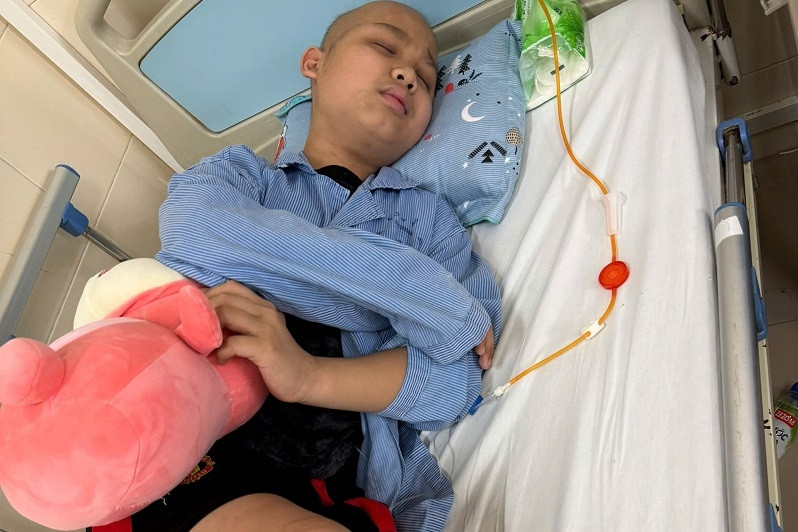 Mắc ung thư xương, cậu bé 11 tuổi hỏi mẹ: 'Liệu con có chết không?'