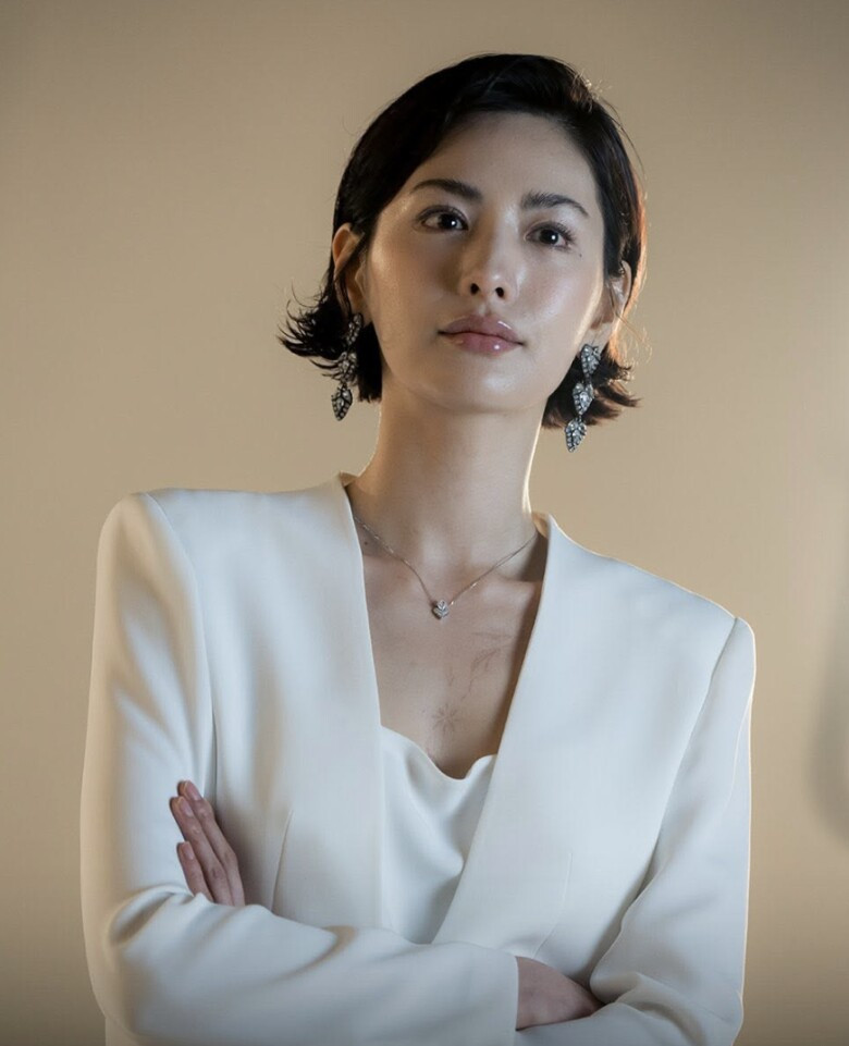 my nhan dep nhat the gioi co canh 19 khien son ye jin de chung mua nha 78 ty lien gap chuyen eo le k screenshot 6 09 19 at 23 51 39 1789836968 824 width780height961.jpg