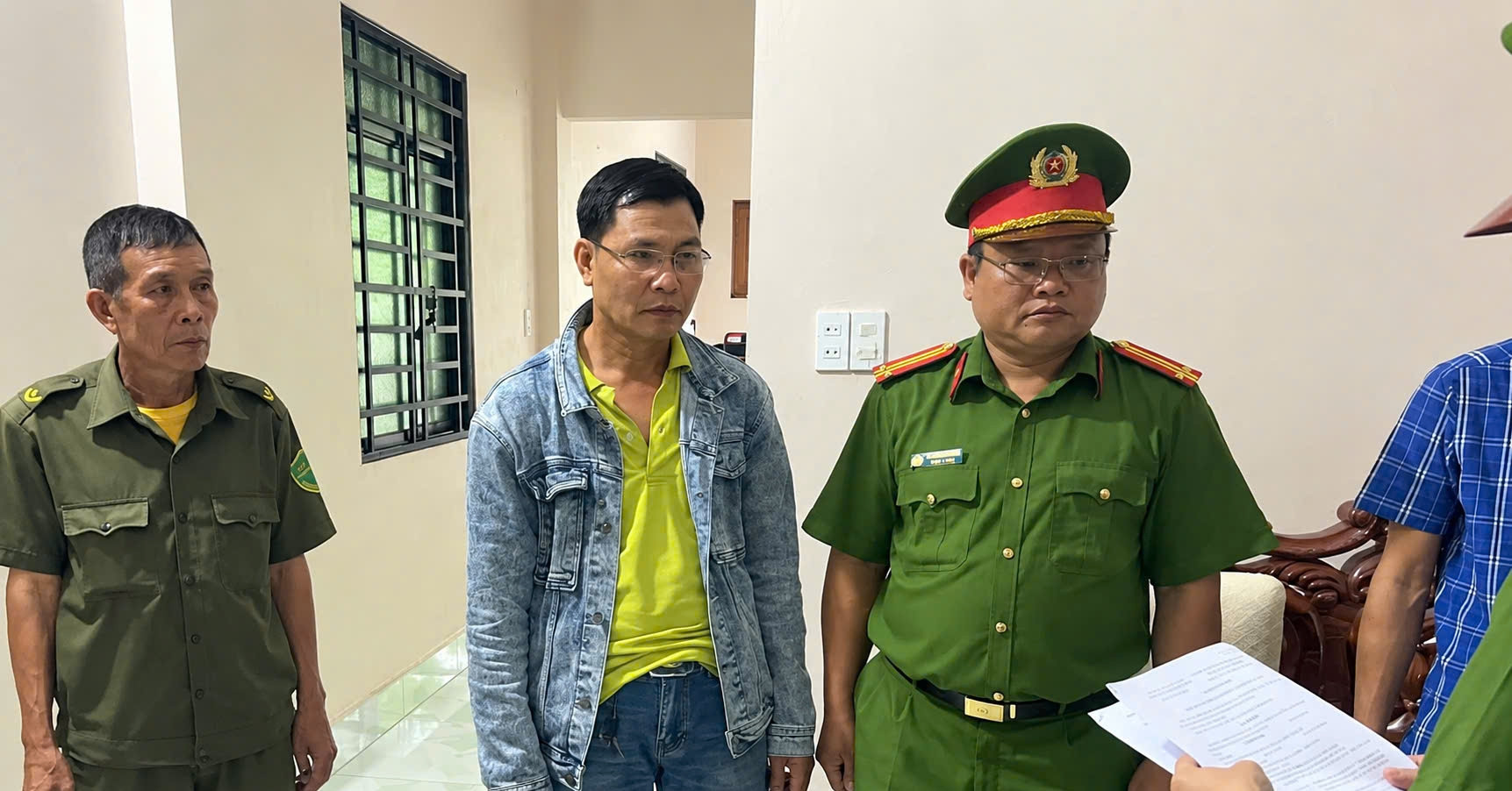 &amp;apos;Nổ&amp;apos; quen &amp;apos;ông nọ bà kia&amp;apos; làm sổ đỏ đất rừng ở Phú Quốc, chiếm đoạt 17 tỷ đồng