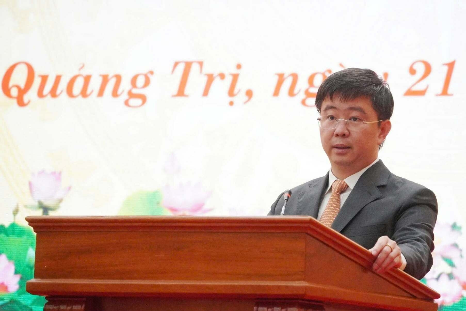 Tân Chủ tịch tỉnh Quảng Trị đề nghị không đến thăm, tặng hoa chúc mừng