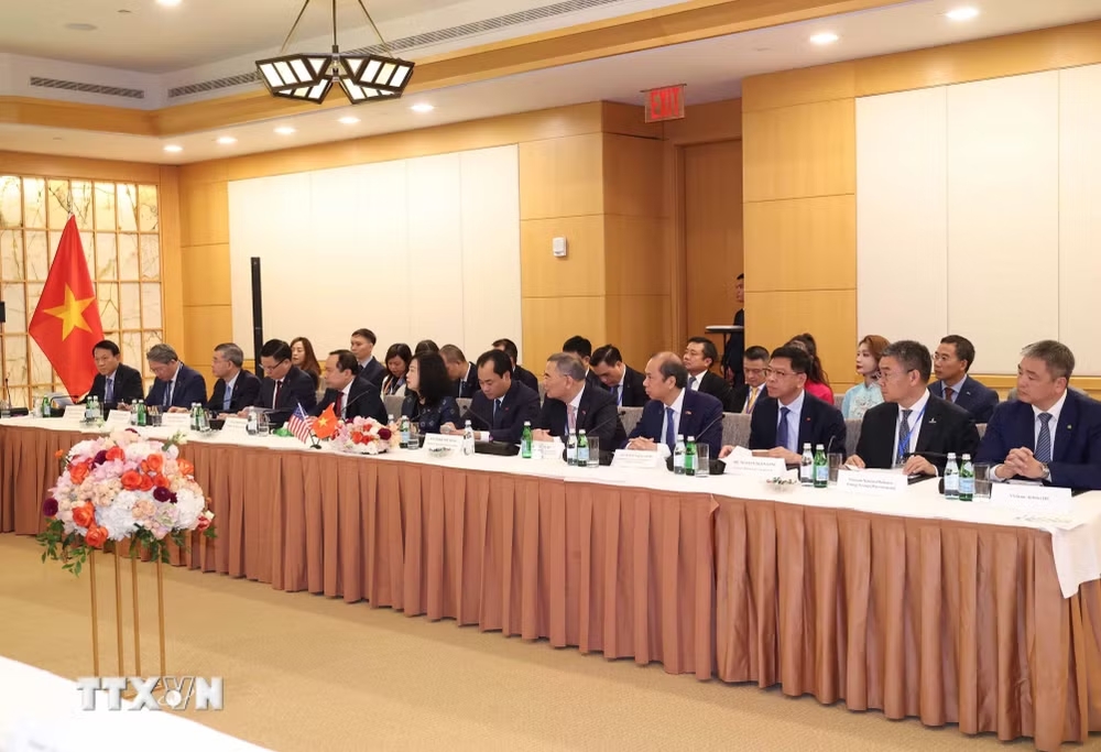 ttxvn-tong-bi-thu-chu-tich-nuoc-to-lam-du-toa-dam-ban-tron-cap-cao-voi-cac-doanh-nghiep-lon-cua-hoa-ky10.jpg
