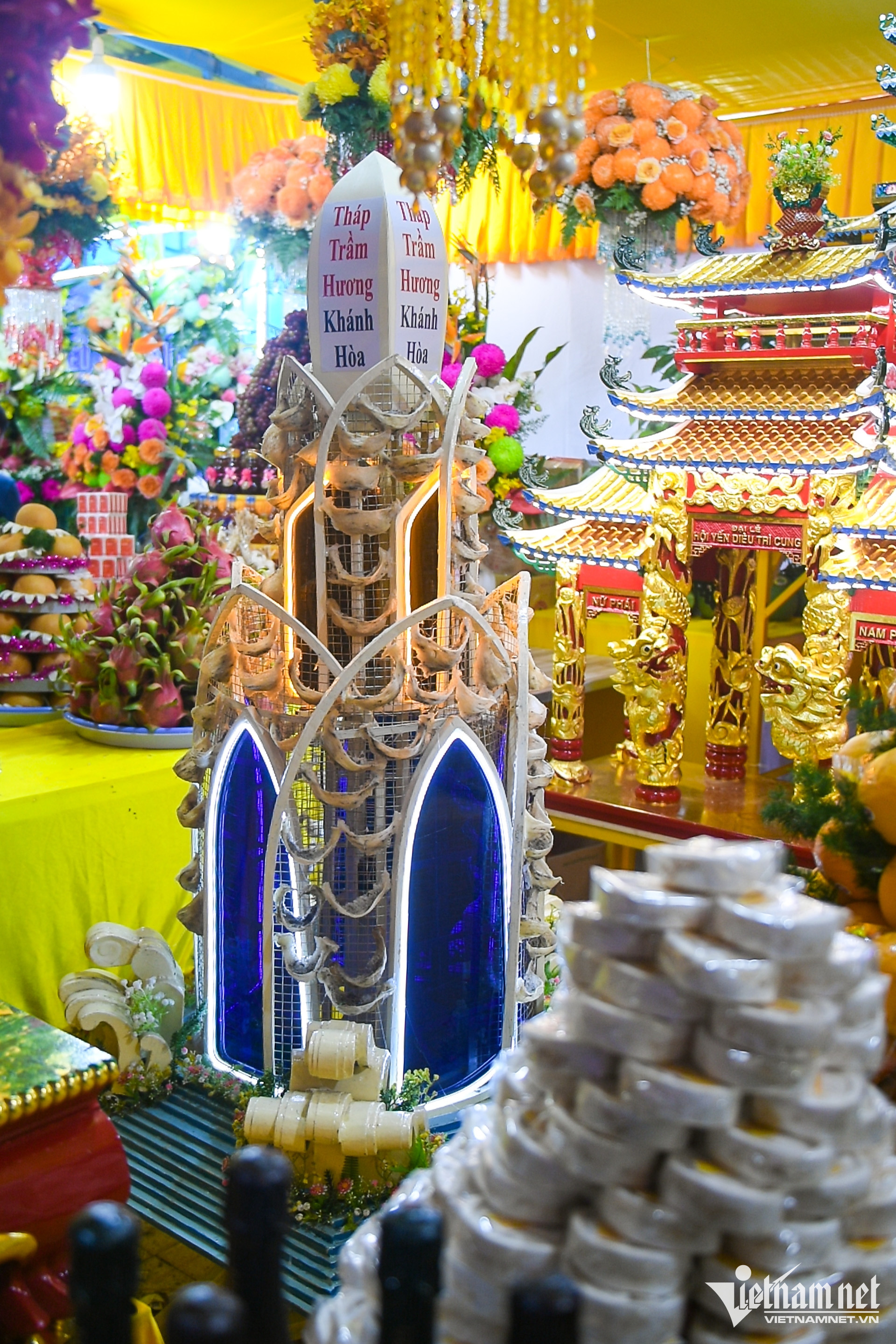 https://static-images.vnncdn.net/vps_images_publish/000001/000003/2026/9/24/w-cao-dai-tay-ninh-nguyen-hue-11-2546.jpg
