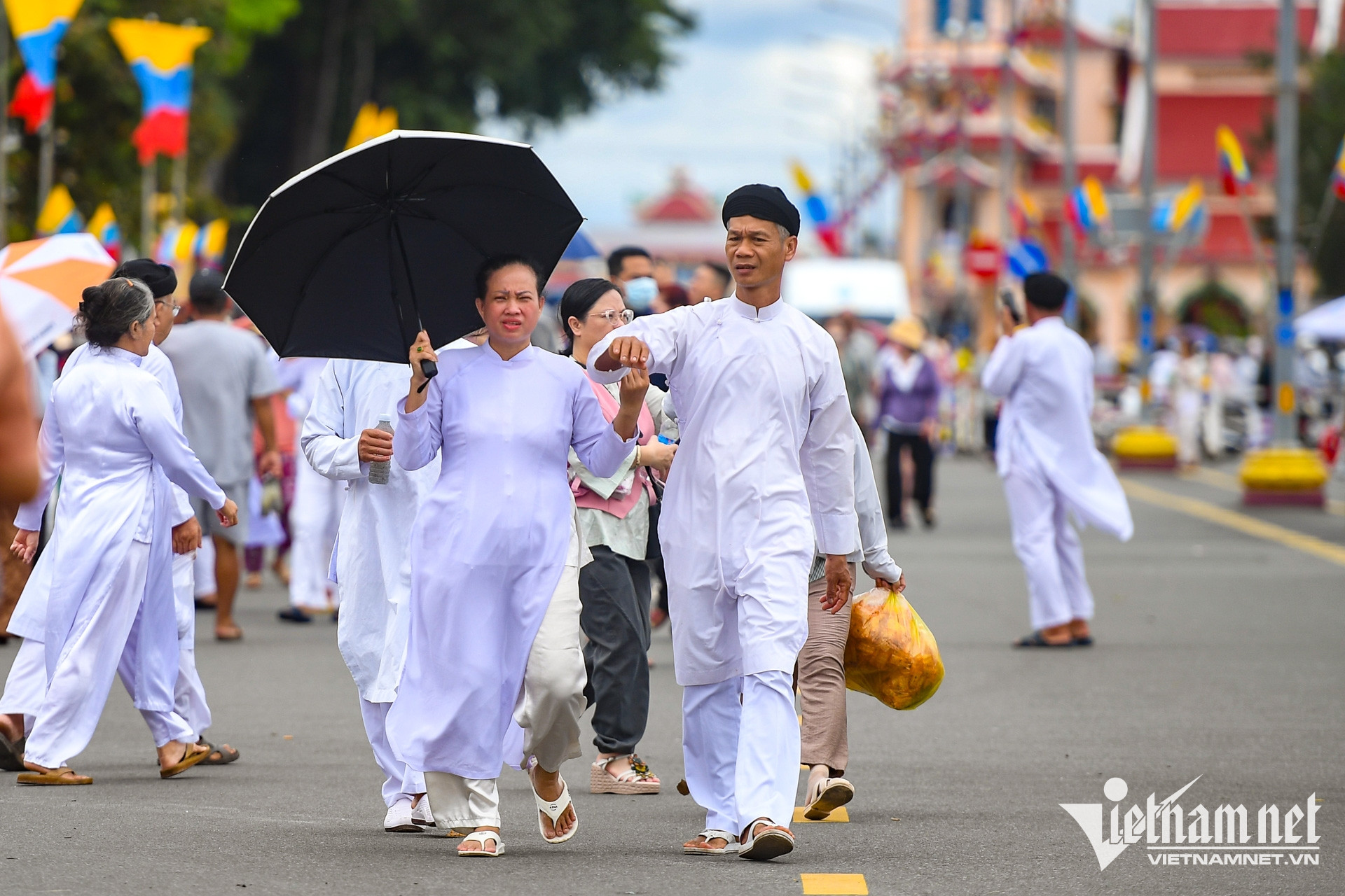 W-Cao đài Tây Ninh Nguyễn Huế 27.jpg