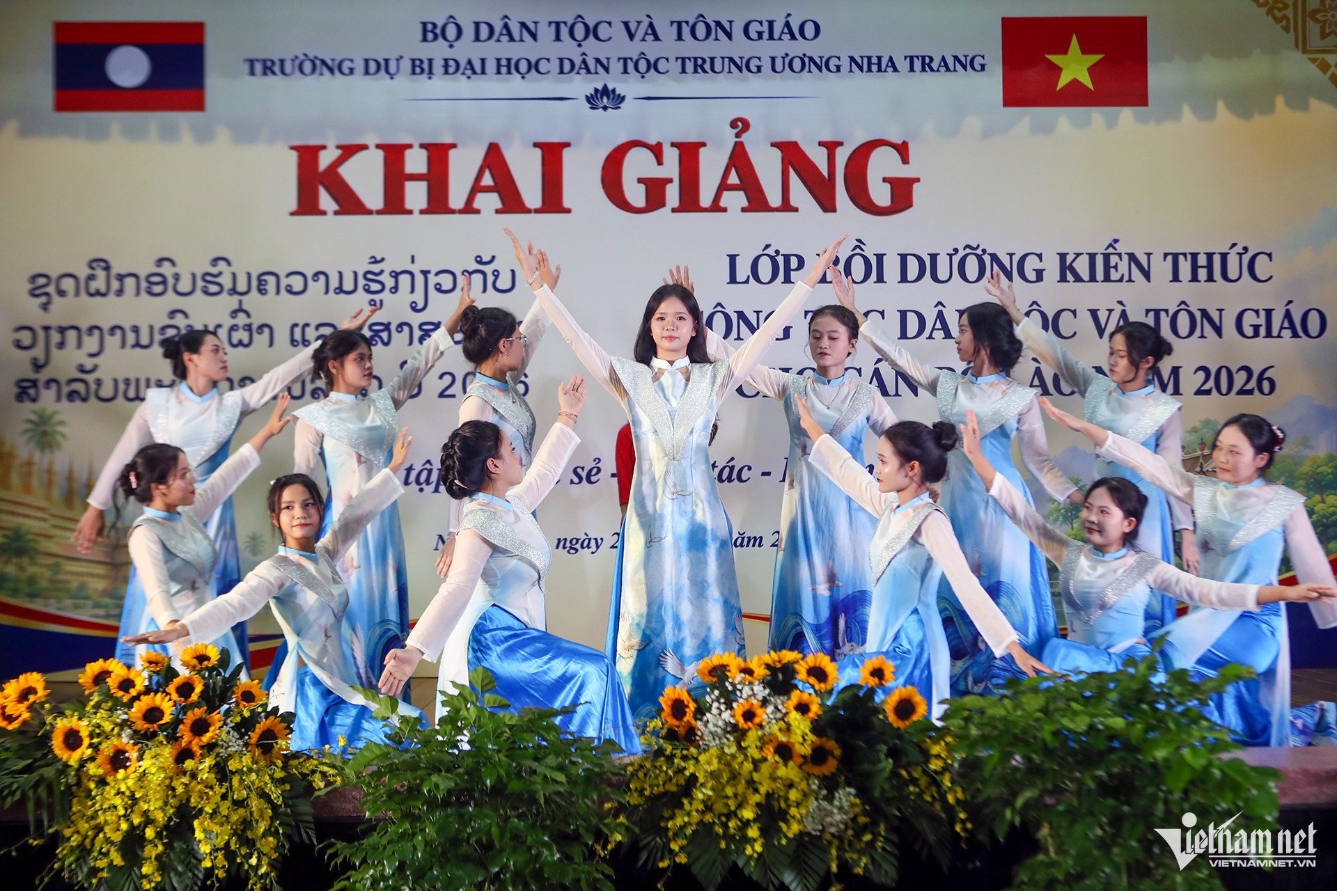 https://static-images.vnncdn.net/vps_images_publish/000001/000003/2026/9/24/w-khai-giang-1-3834.jpg