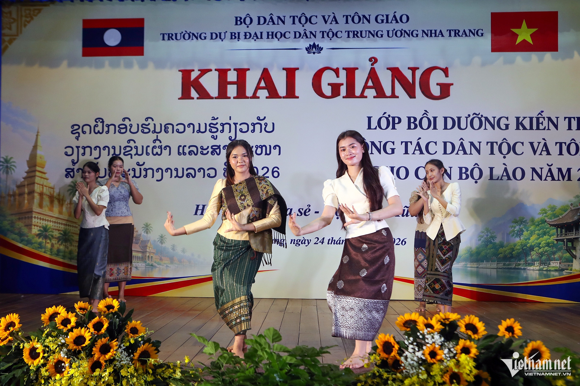 https://static-images.vnncdn.net/vps_images_publish/000001/000003/2026/9/24/w-khai-giang-3-3836.jpg