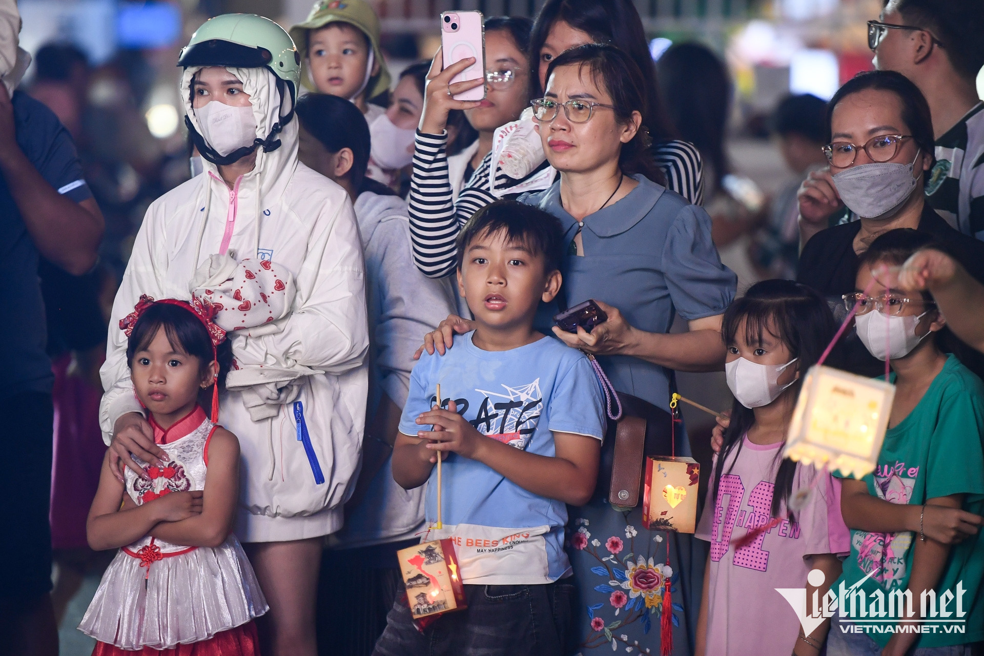 https://static-images.vnncdn.net/vps_images_publish/000001/000003/2026/9/24/w-trung-thu-nguyen-hue-19-3053.jpg