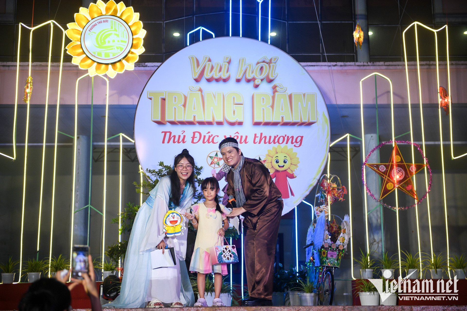 W-trung thu  Nguyễn Huế 4.jpg