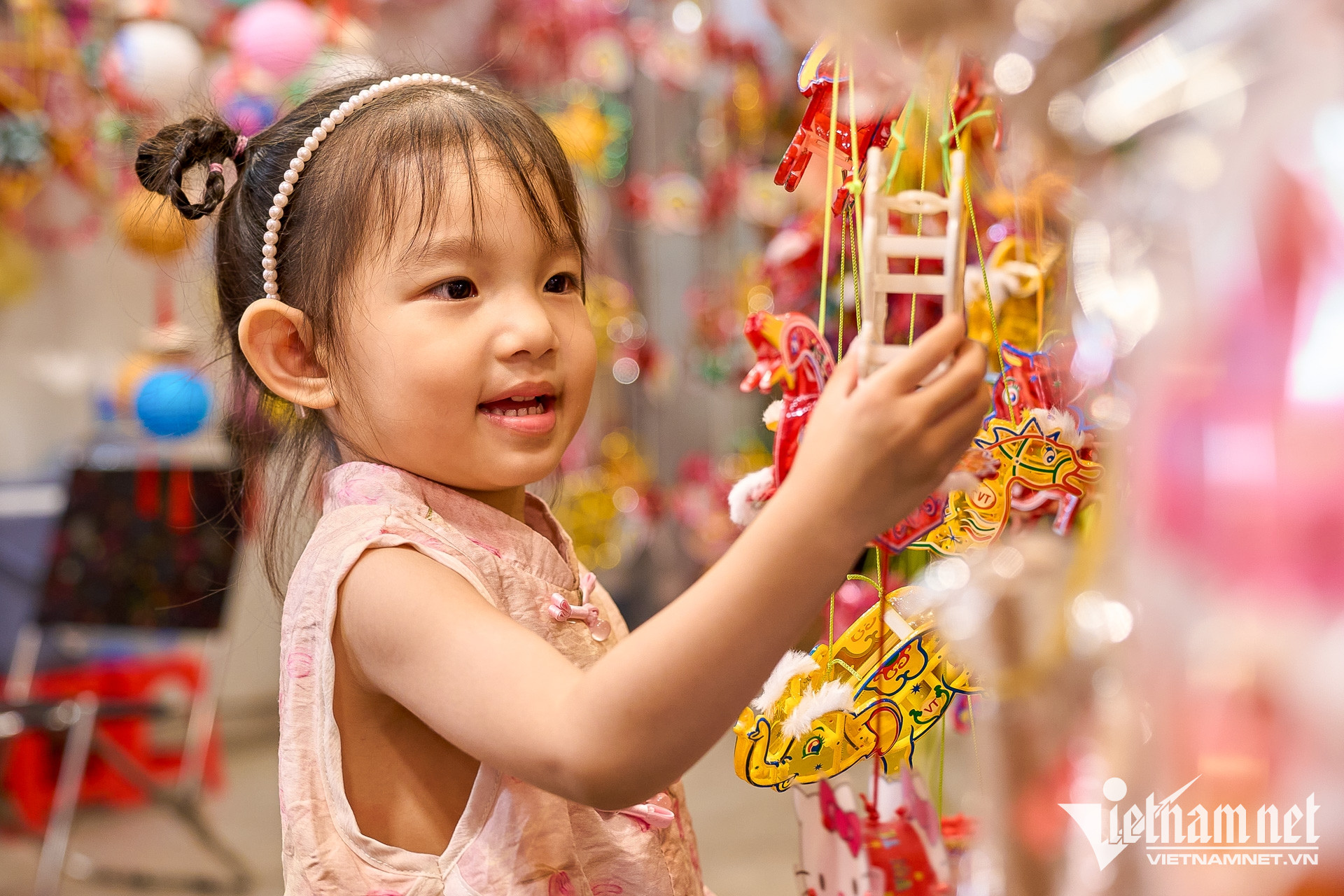 https://static-images.vnncdn.net/vps_images_publish/000001/000003/2026/9/24/w-trung-thu-tuan-hung-3-3056.jpg