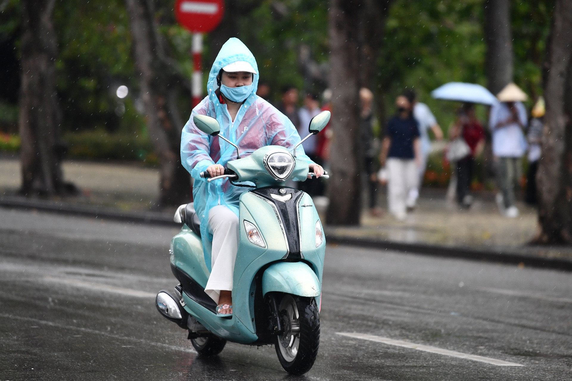 Dự báo thời tiết 26/9/2026: Miền Bắc vẫn nắng 34 độ, Nam Bộ mưa to cục bộ