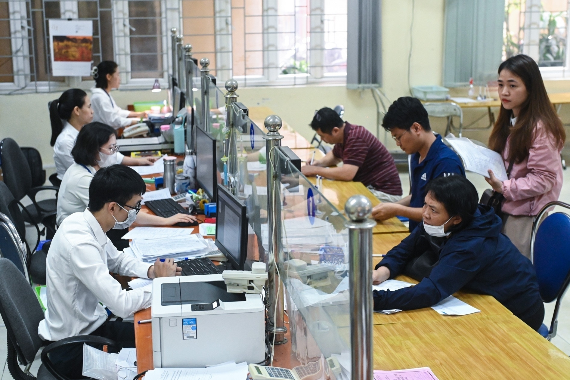 Bộ Nội vụ đề xuất chính sách mới hỗ trợ cán bộ làm việc xa nơi cư trú