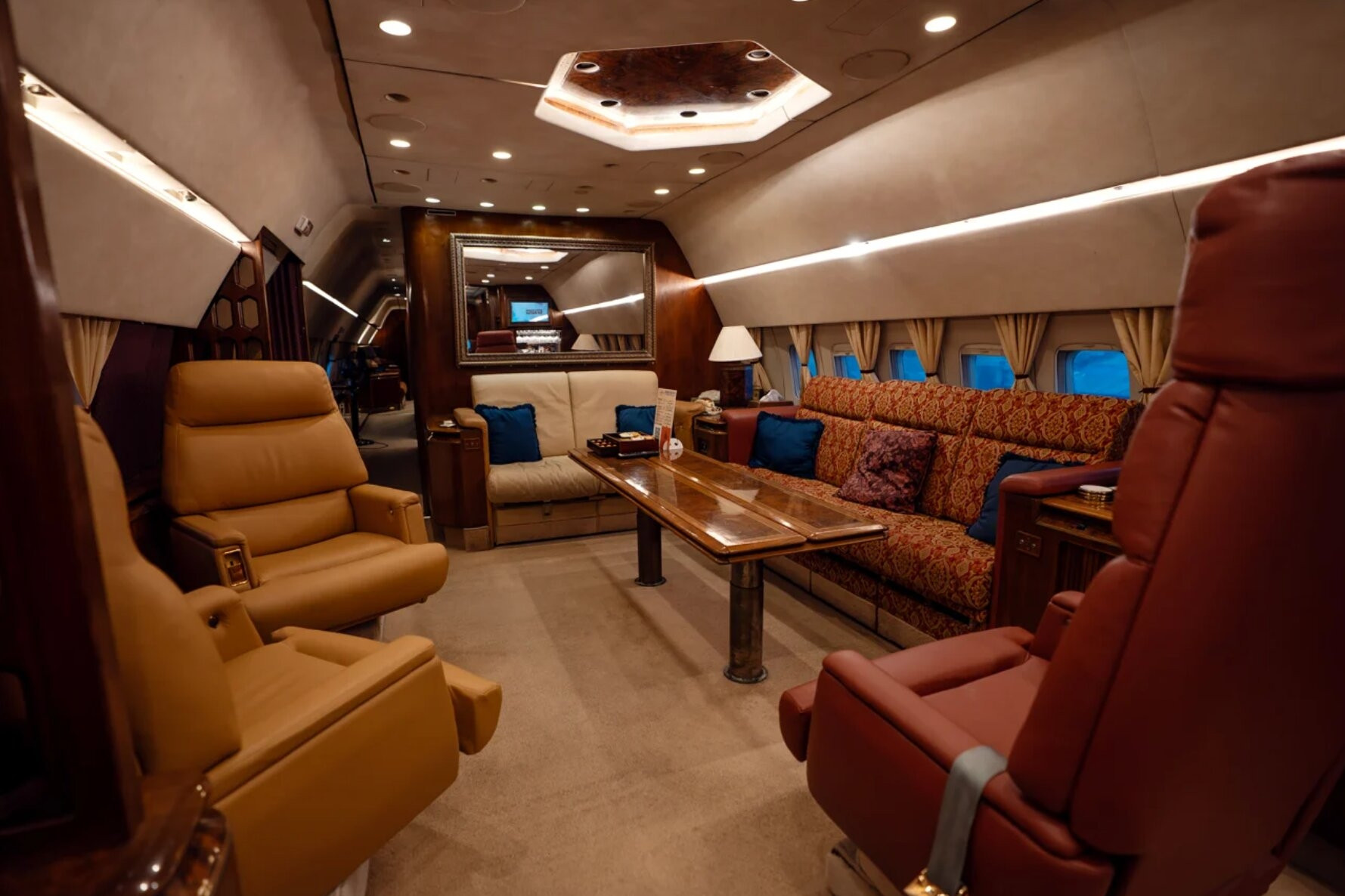 Biến máy bay Boeing thành chốn nghỉ sang trọng, giá lên tới 31 triệu đồng/đêm