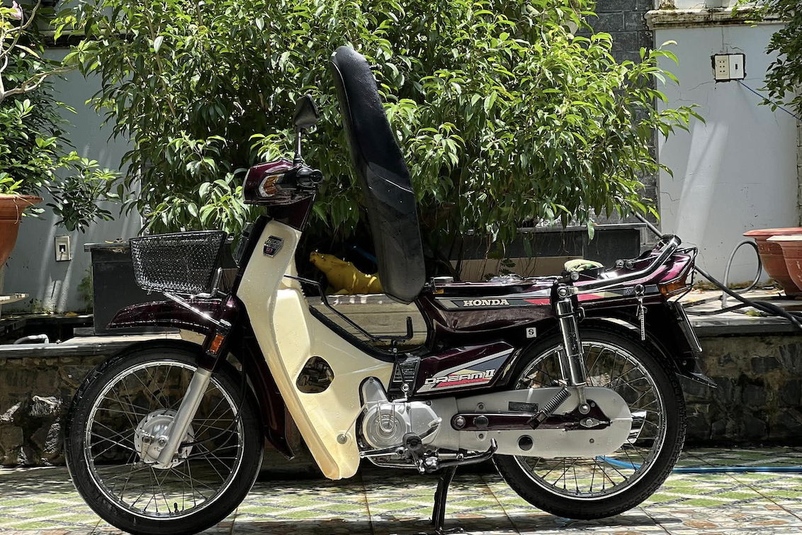 Honda Dream Thái đời 1993 nguyên bản hiếm có, giá gần 500 triệu đồng