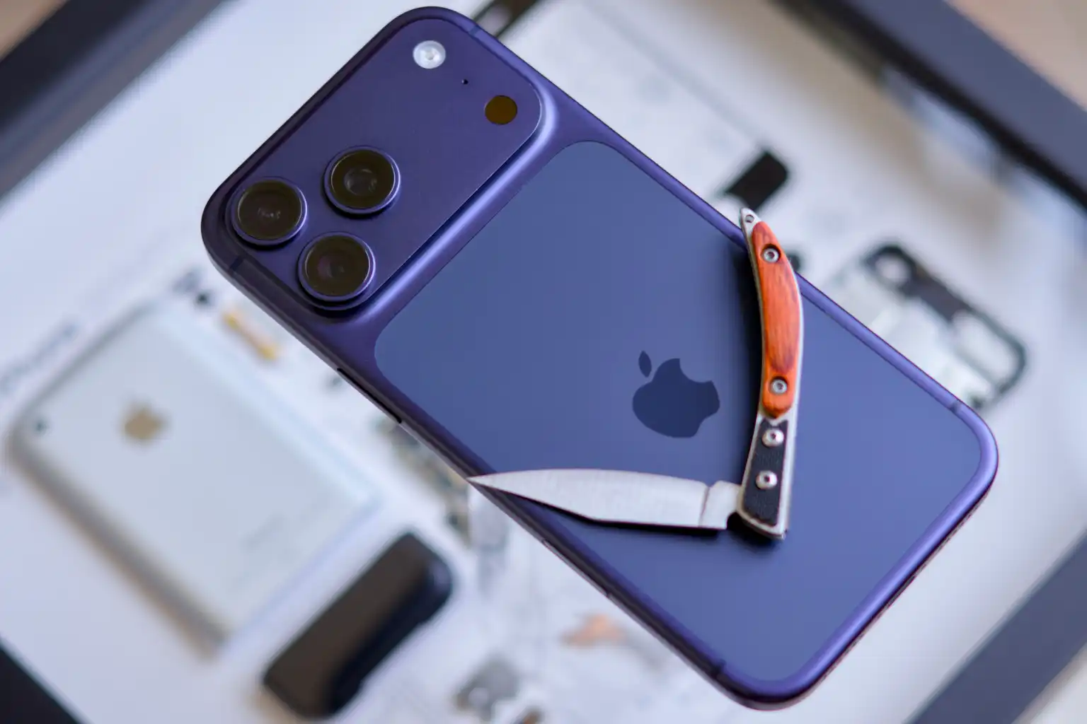 iPhone 18 Pro Max có thật sự 'nồi đồng cối đá' không cần ốp lưng?