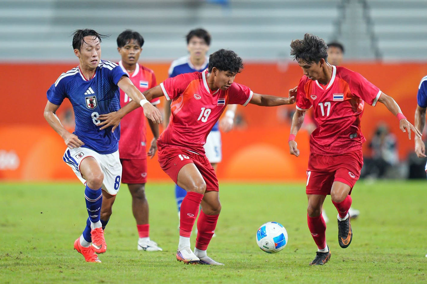 Paripan U23 Thai Lan Nhat Ban.jpg