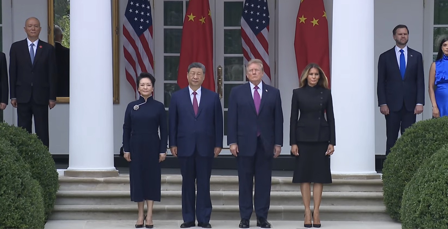Trump Tập Nhà Trắng