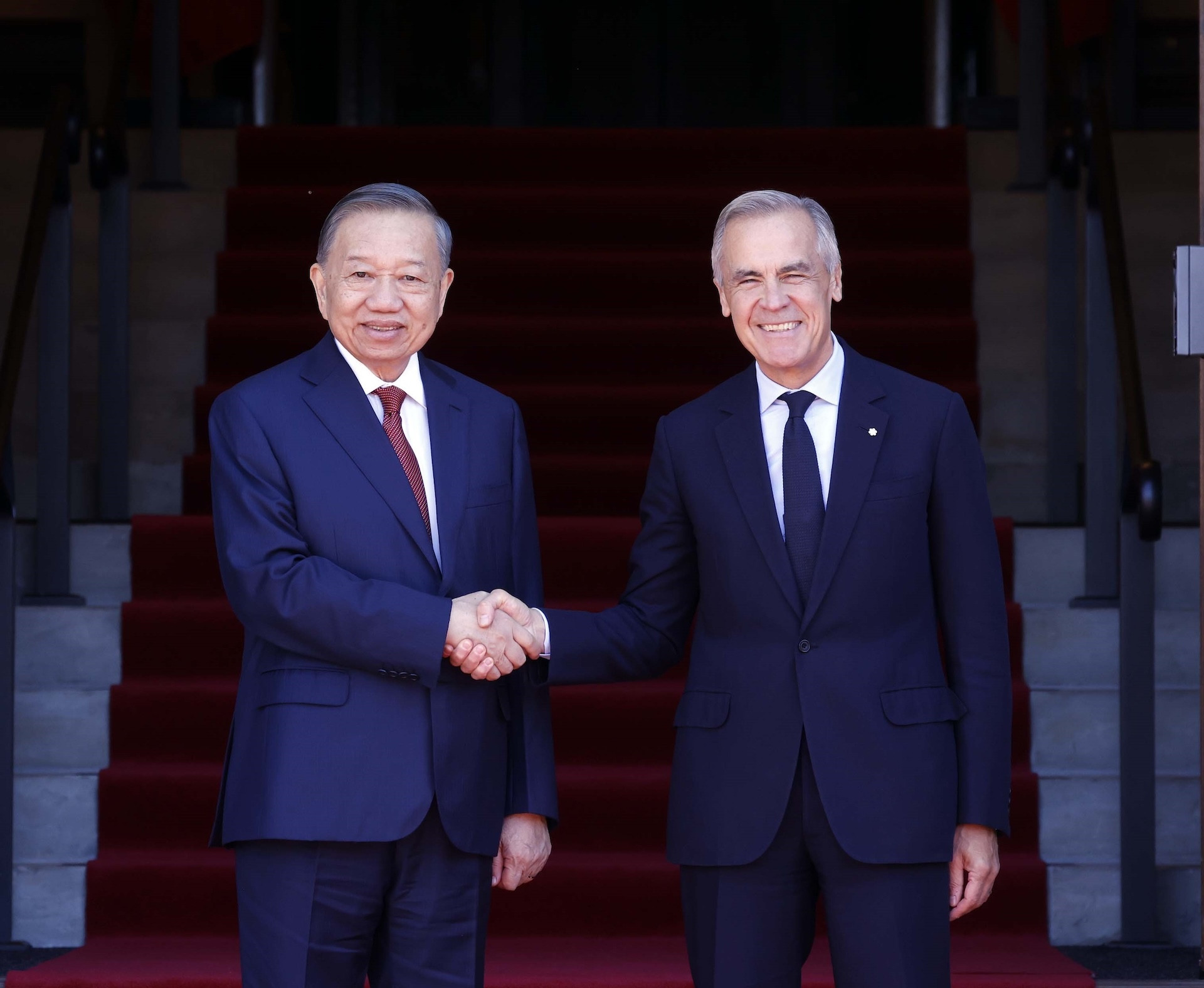 vna_potal_thu_tuong_canada_mark_carney_chu_tri_le_don_tong_bi_thu_chu_tich_nuoc_to_lam_9047857.jpg