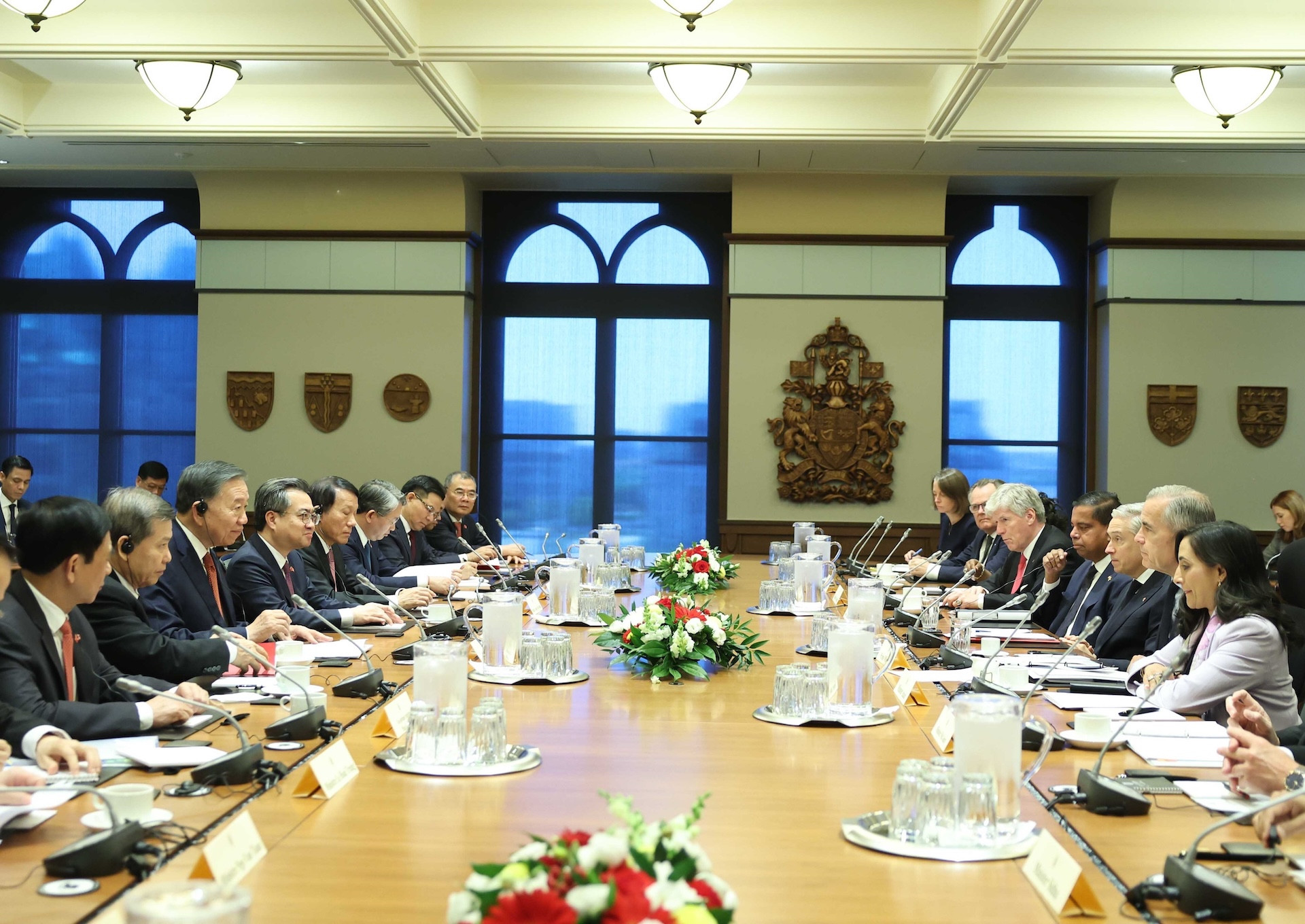 vna_potal_thu_tuong_canada_mark_carney_don_hoi_dam_voi_tong_bi_thu_chu_tich_nuoc_to_lam_9047876.jpg