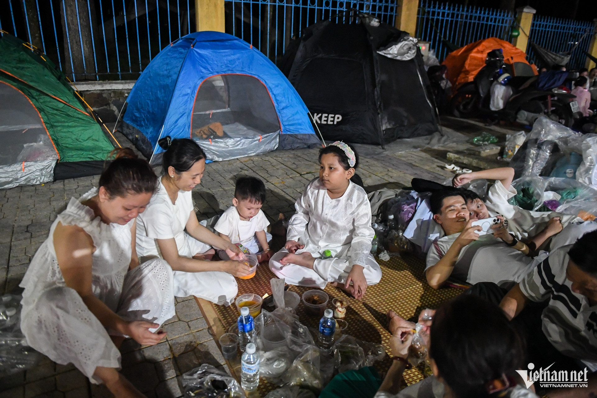 W-cao đài   diêu trì cung Tây Ninh   Nguyễn Huế 16.jpg