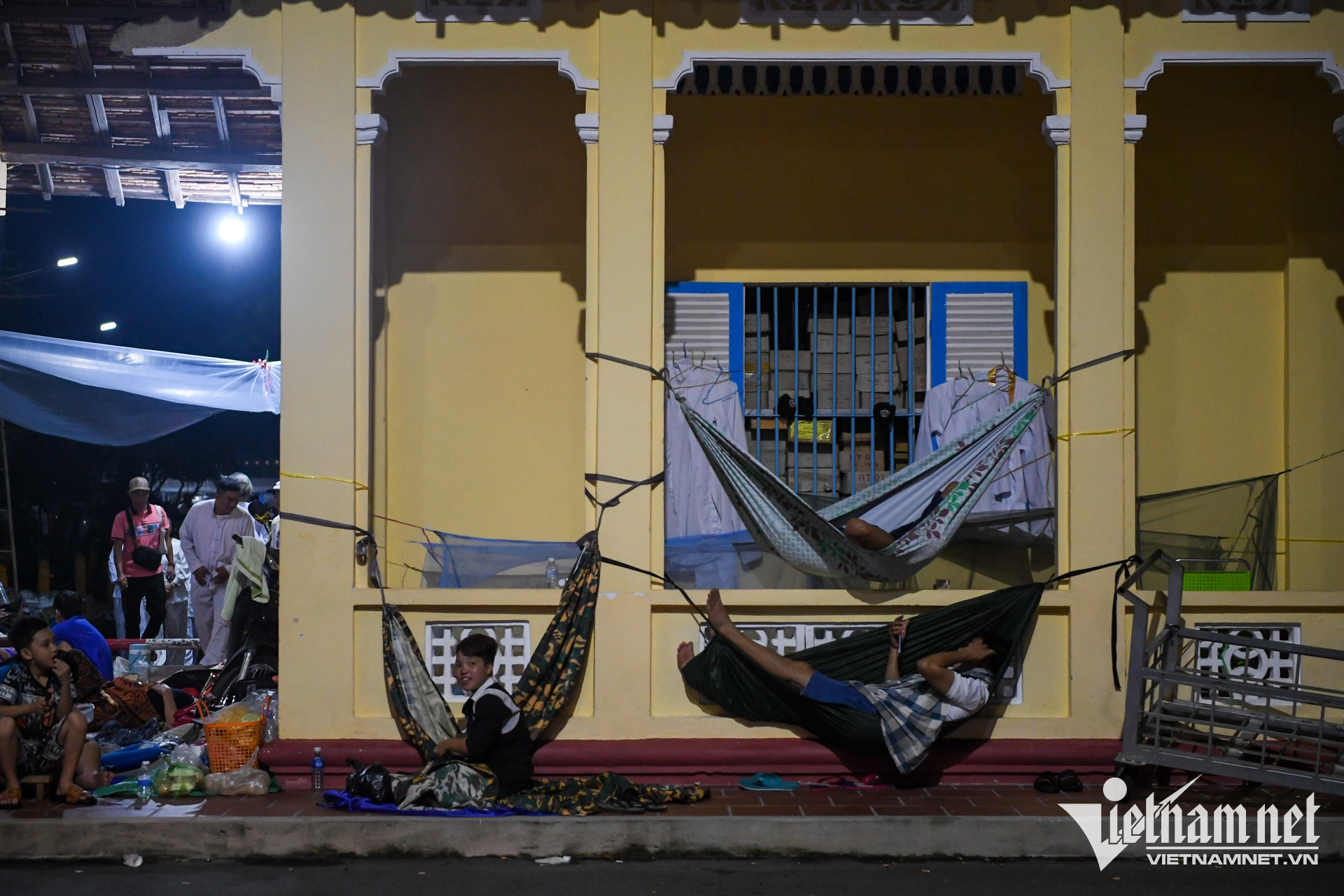 https://static-images.vnncdn.net/vps_images_publish/000001/000003/2026/9/25/w-cao-dai-dieu-tri-cung-tay-ninh-nguyen-hue-20-318.jpg
