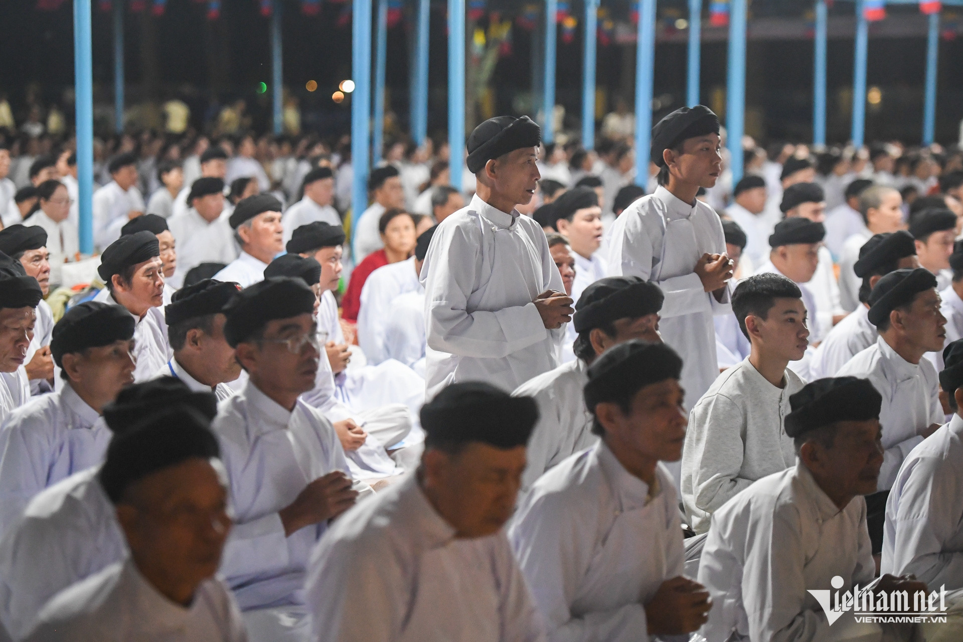 https://static-images.vnncdn.net/vps_images_publish/000001/000003/2026/9/25/w-cao-dai-dieu-tri-cung-tay-ninh-nguyen-hue-4-312.jpg