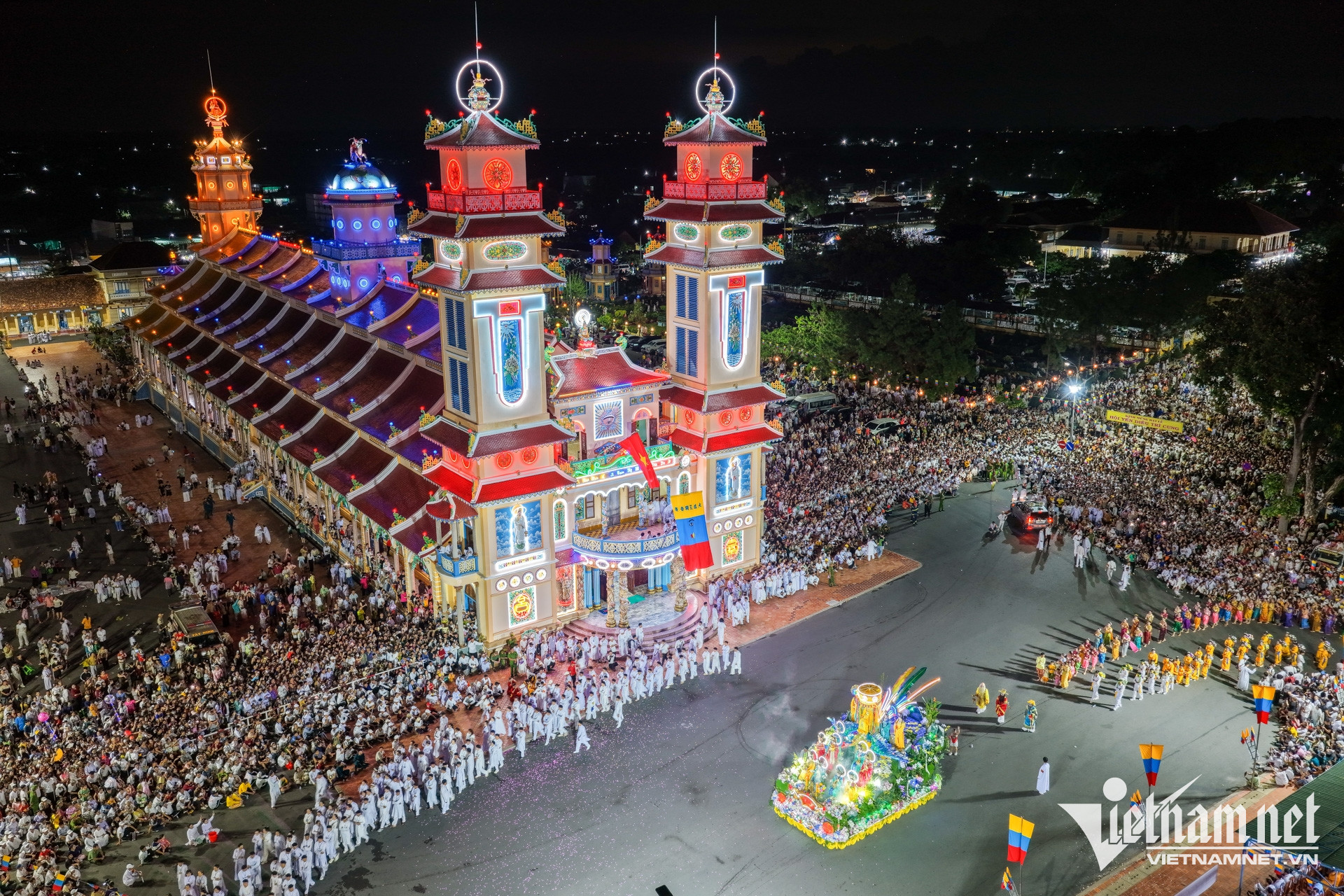 W-đạo cao đài, hội yến   Nguyễn Huế 18.jpg