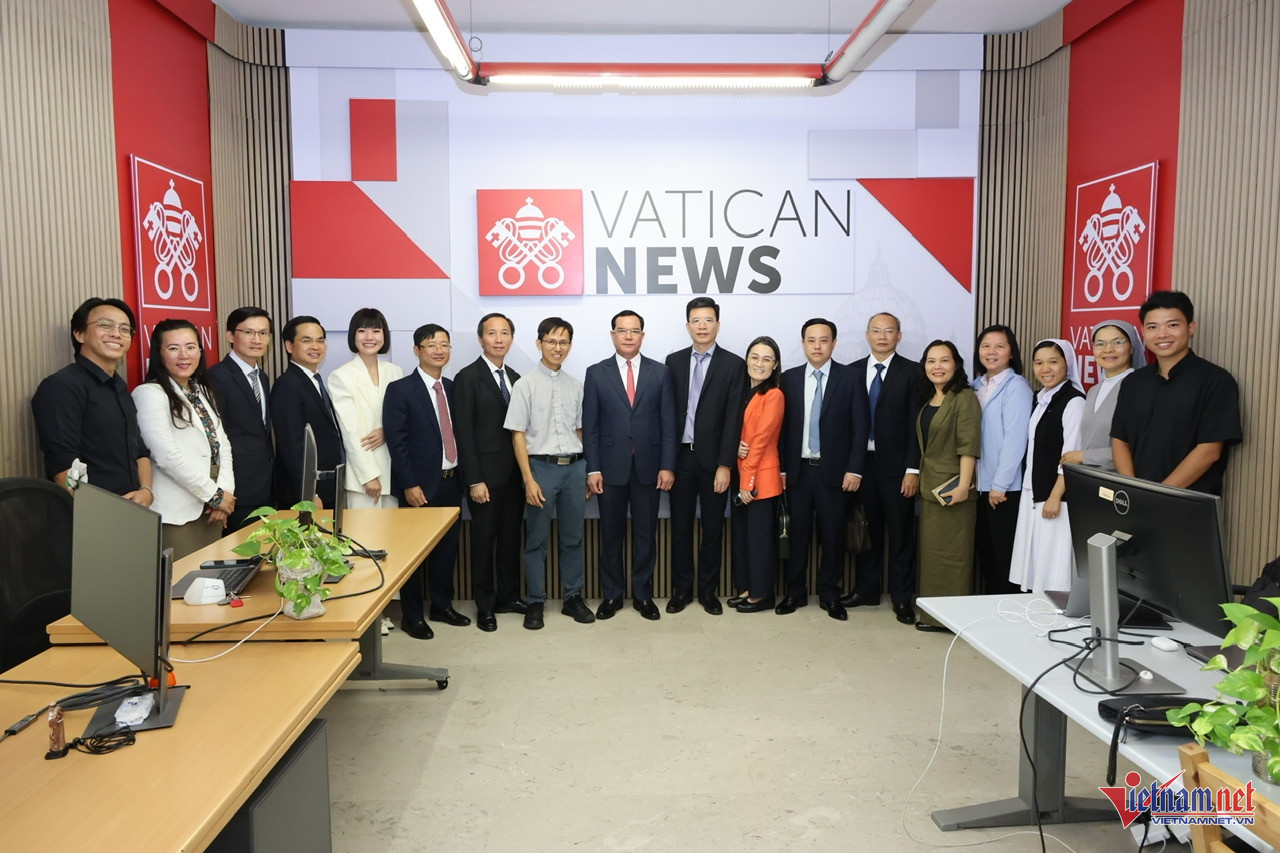 W-Đoàn công tác tại Vatican News.jpg