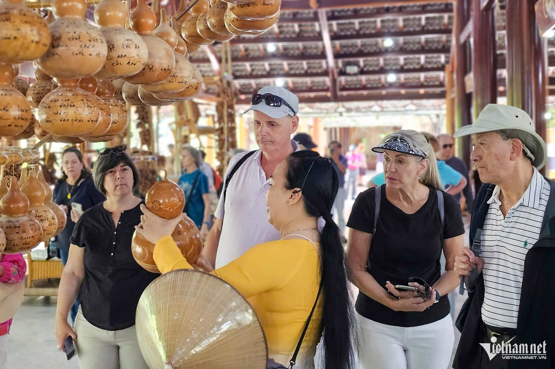 w du khach nga o khanh hoa 1 3384.jpg