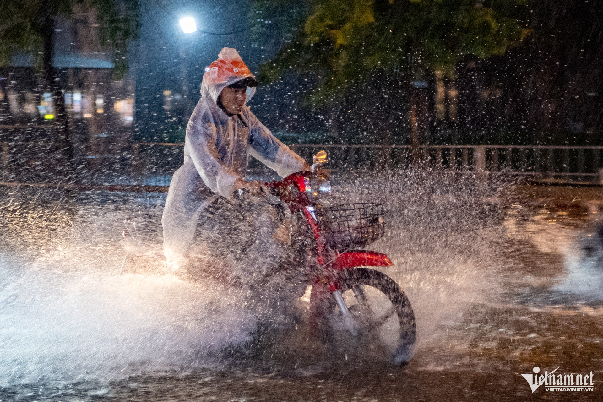https://static-images.vnncdn.net/vps_images_publish/000001/000003/2026/9/25/w-ngap-tai-duong-nguyen-van-khoi-tuan-hung-13-3349.jpg