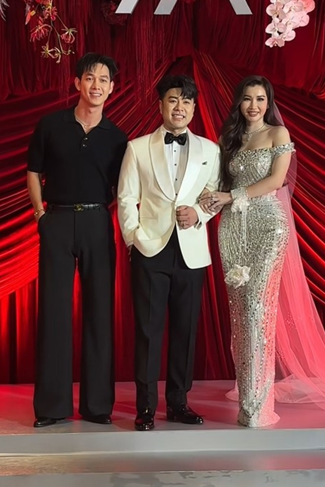 https://static-images.vnncdn.net/vps_images_publish/000001/000003/2026/9/26/akira-phan-02-2983.jpg