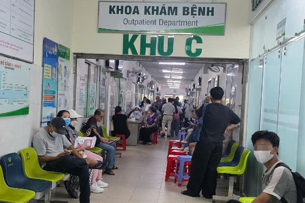 Bệnh nhân BHYT ngơ ngác vì còn thời gian nhưng đã hết số khám