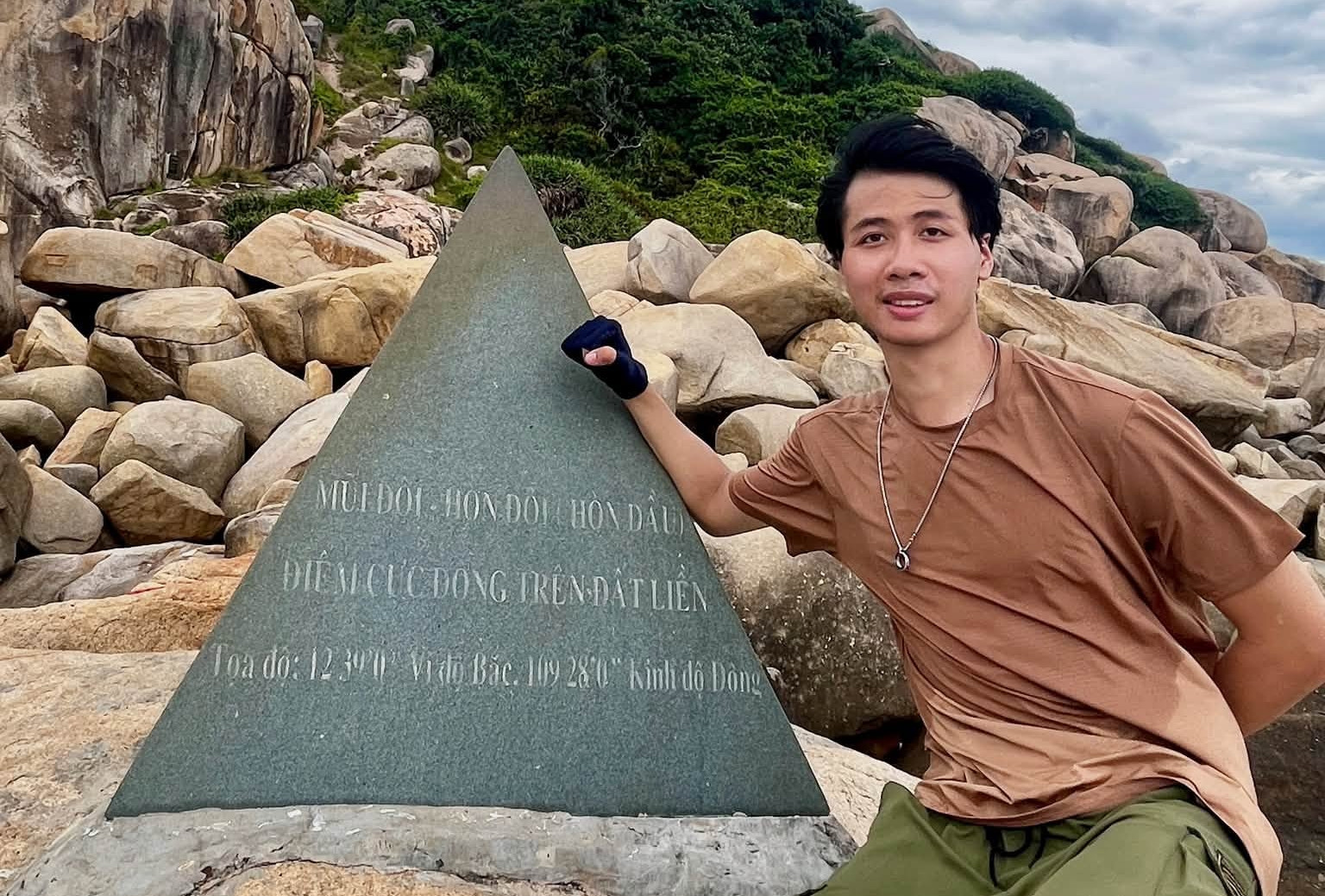 Chàng trai Quảng Ninh 22 tuổi lái xe máy xuyên Việt 6.000km với 14 triệu đồng